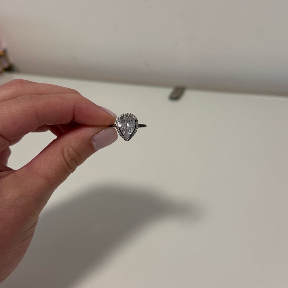 Tear drop silver ring from pandora SIZE 5 (50)